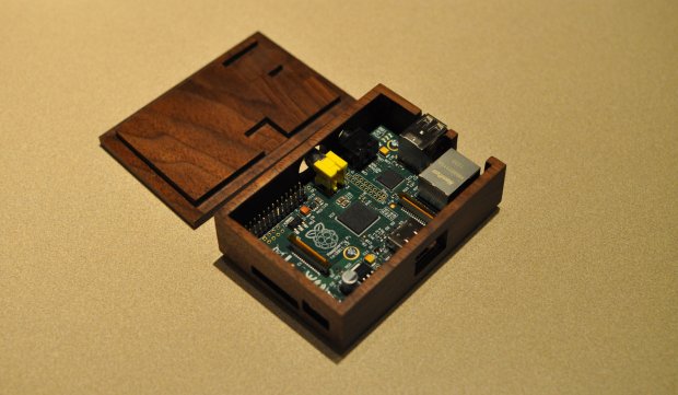 DIY Raspberry Pi Wood Case