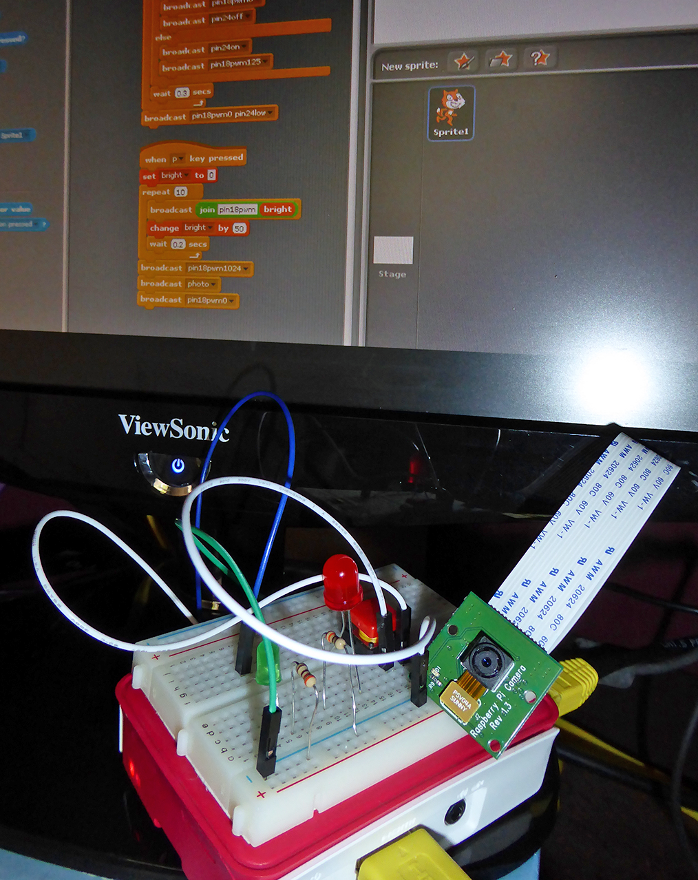 Breadboard and Scratch on Raspberry Pi