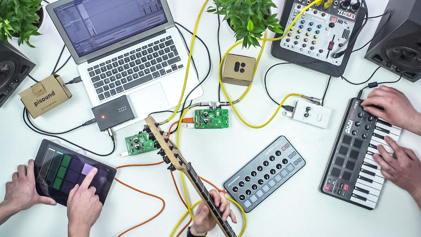 PiSound with hardware and peripherals
