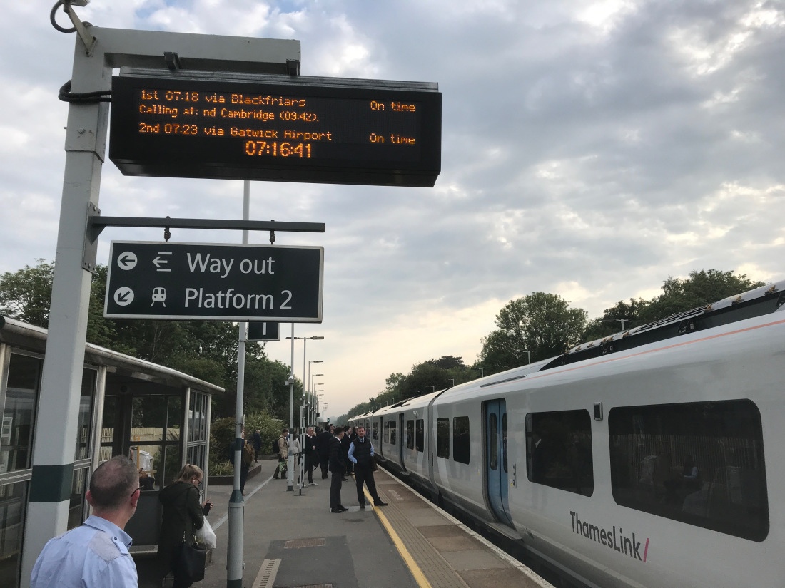 Realtime train station departure board Raspberry Pi