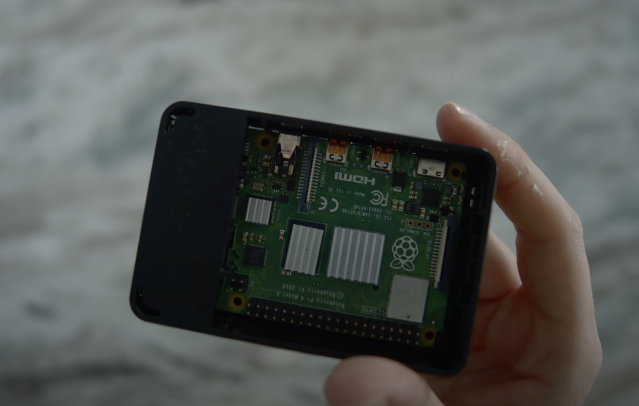 Water Cell En Raspberry Raspberry Pi automatically refills your water bottle - Raspberry Pi