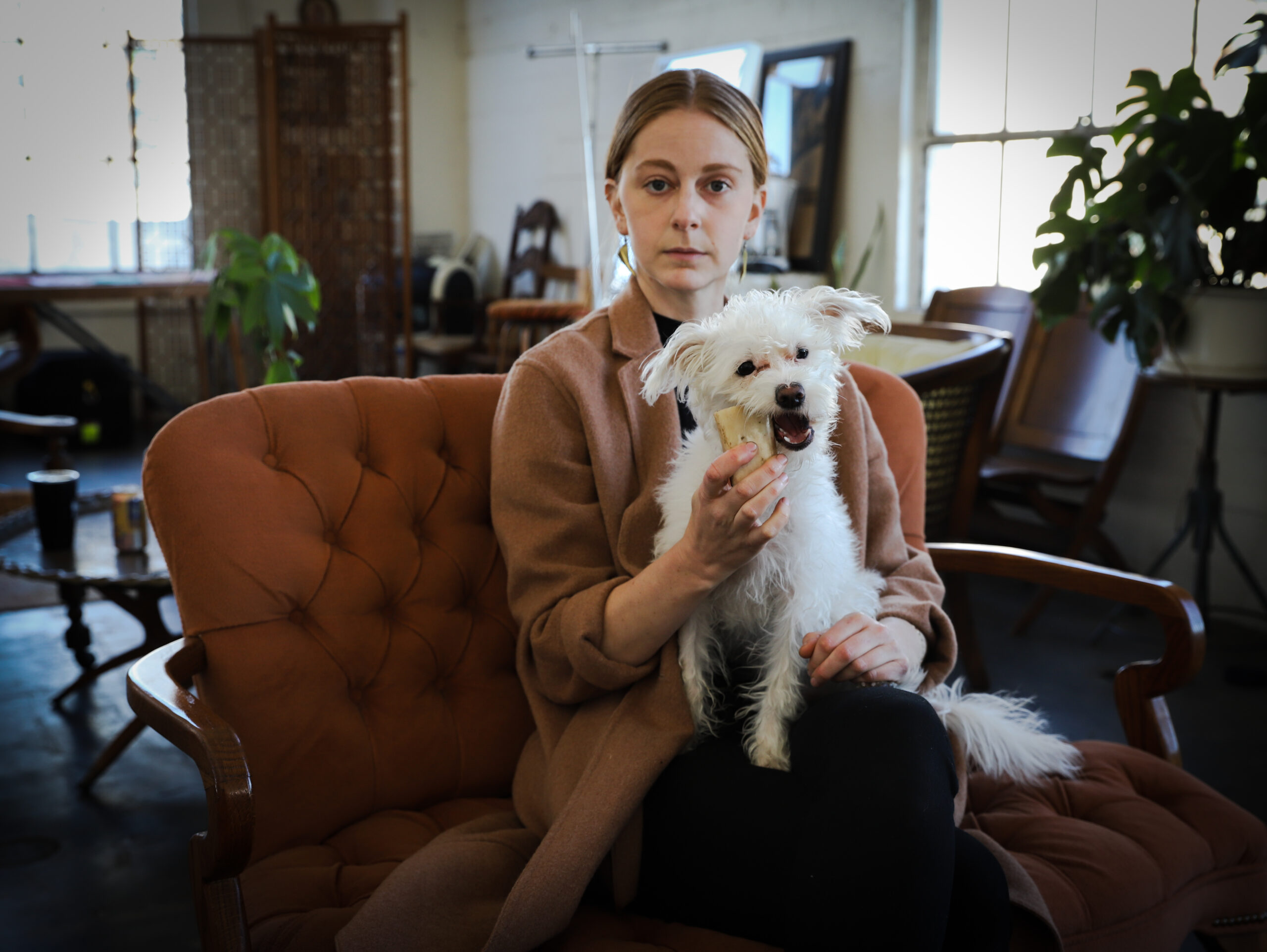 Simone Giertz and dog