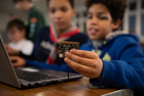 Kids coding a microbit project.