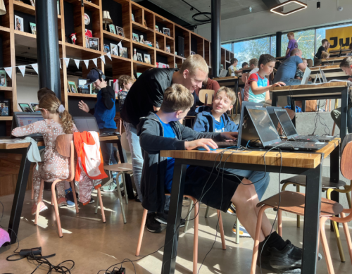 Arno helping young coders at the CoderDojo Netherlands tenth birthday celebrations
