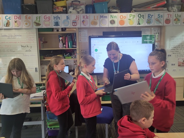Fiona Lindsay and pupils at Hillside Primary School in Scotland
