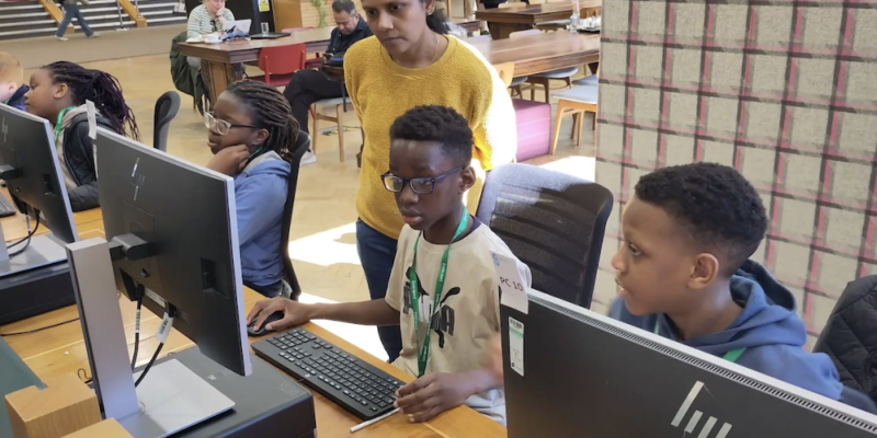 A Code Club session in a Glasgow library.