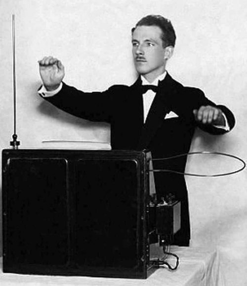 Theremin plays the theremin